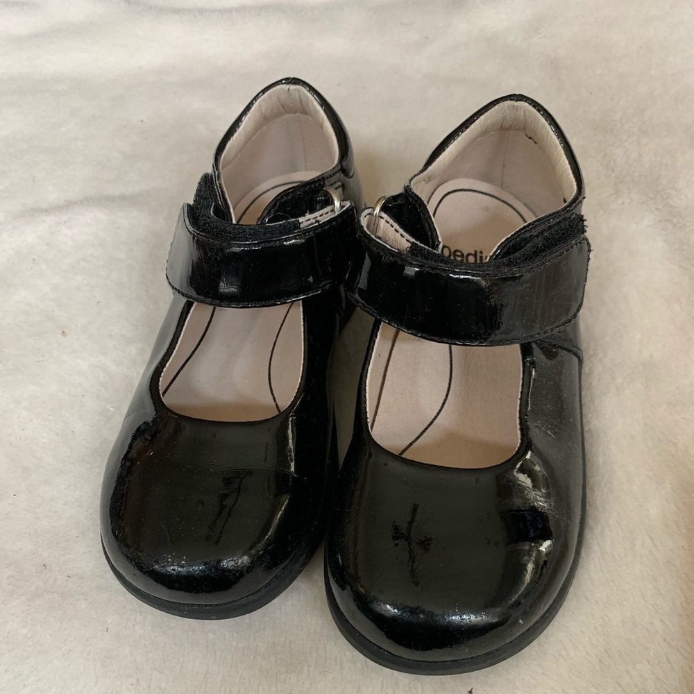 Used black pedi ped shoes